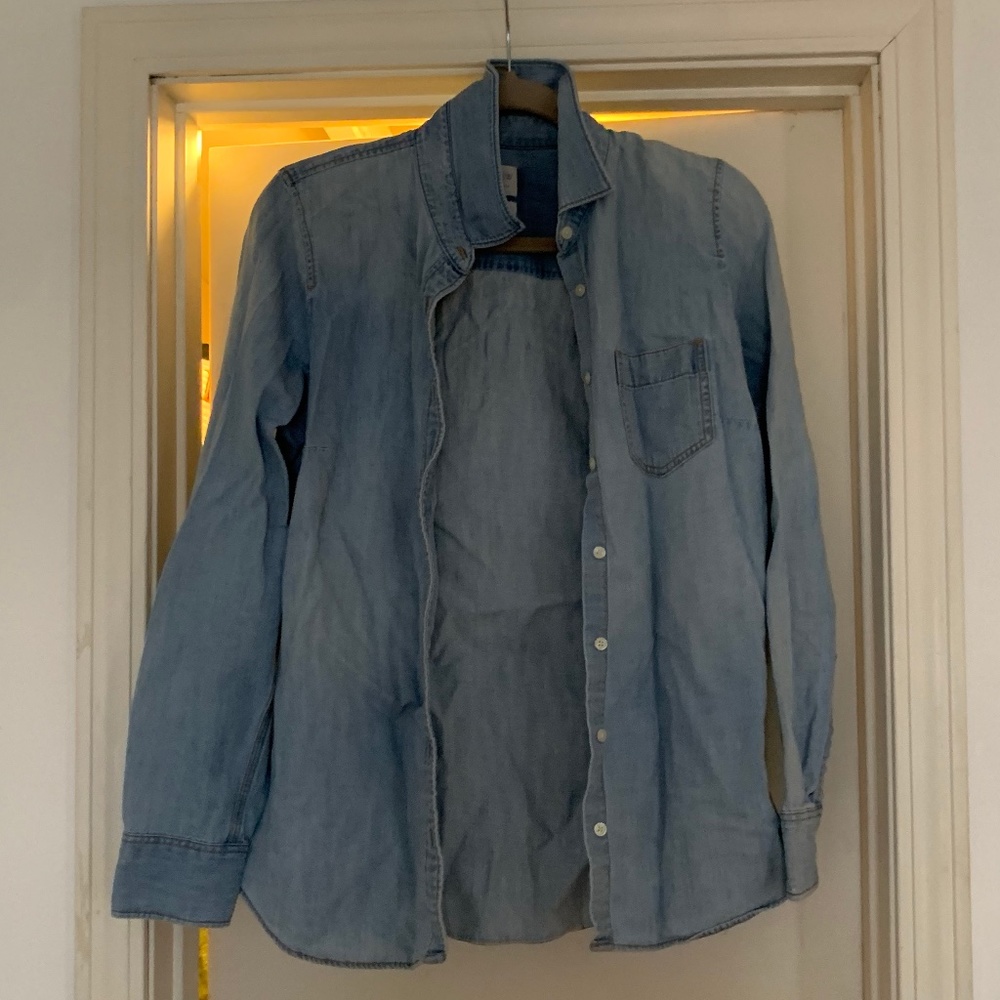 J.Crew Perfect Fit Chambray Button Up Shirt